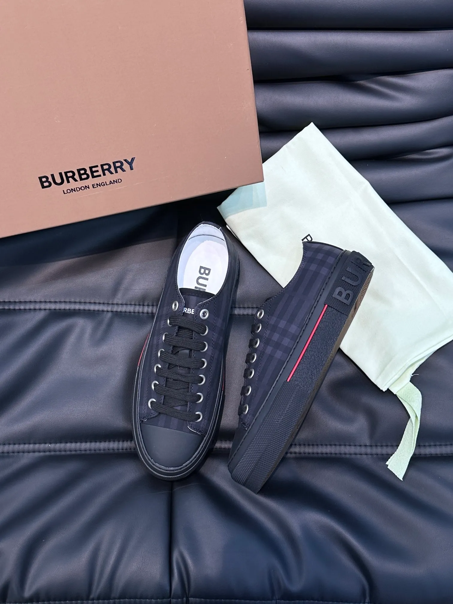 Men's shoes 💰p380 "BURBERR*" men's classic low-top sneakers, reinterpreted with Vintage retro plaid cotton material and decorated with a new brand logo. First-layer sheepskin lining, embossed Burberry lettering logo on the heel, T men's shoes 💰pU original outsole! Size: 38-44 (45 customized)
